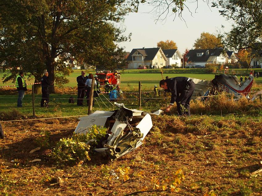 Kleinflugzeug abgestuerzt Sankt Augustin Meindorf P029.JPG